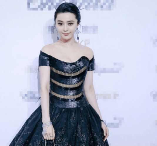 热巴与范冰冰同穿黑金礼服，网友：这才是小蛮腰和水桶腰的区别！