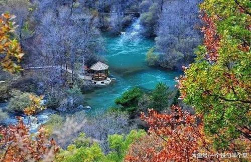 四川境内唯一敢和九寨沟比美的地方！游客虽不多，但门票不便宜