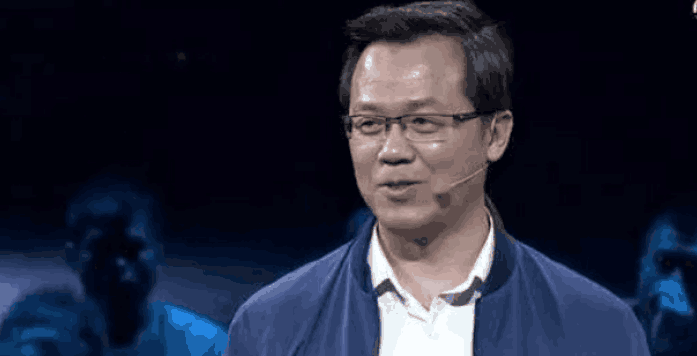 卓伟晒出不雅照, 刘亦菲与“另一半”的关系被捅破, 网友: 太虐了