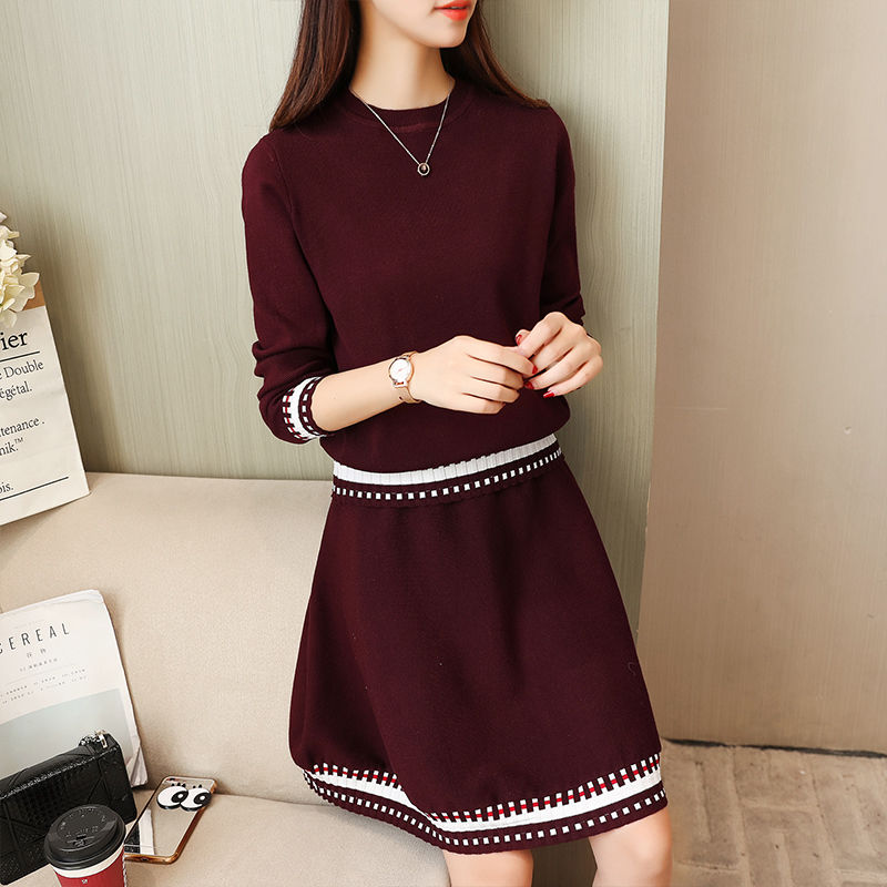 谁说秋天不能穿连衣裙?早晚刚上的针织裙套装,洋气又好穿,美爆