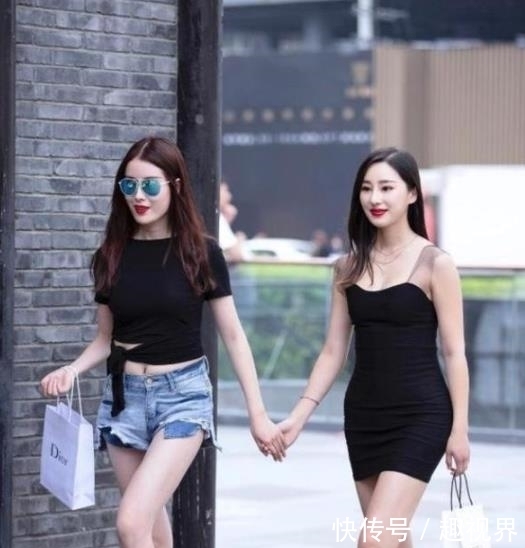  『小姐姐』街拍：超可爱的小姐姐，大长腿十分亮眼，非常有女人味
