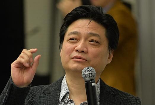 黄毅清消失数日后今日凌晨突然更博，自称被崔永元让人在饭里下毒