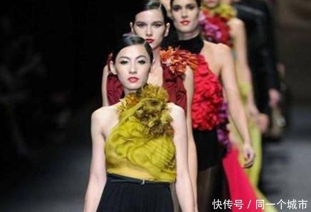 38岁张柏芝和40岁王菲走秀, 一个气场十足, 一个像道姑