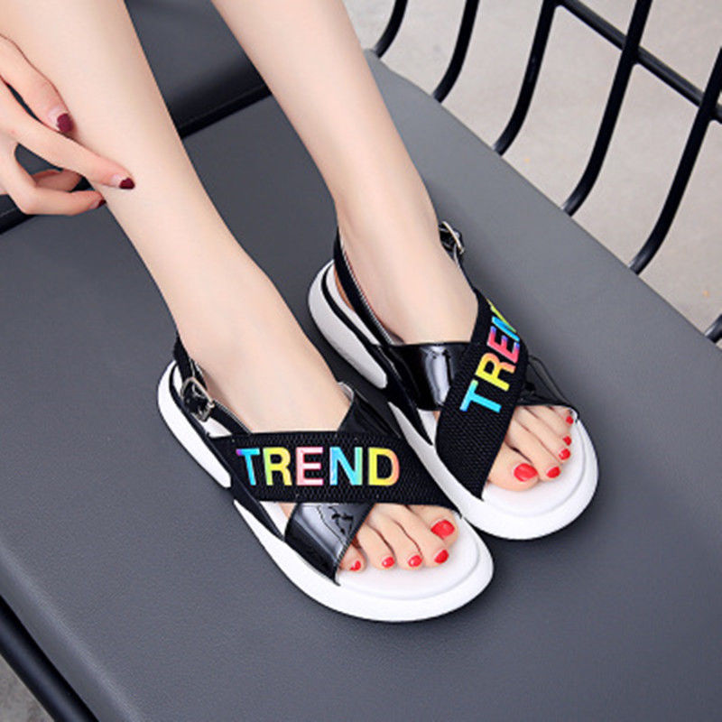 新发现一种女鞋:叫“软凉鞋”，比高跟鞋舒适，比平底鞋显气质