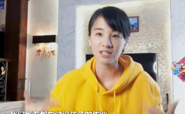  『黄觉说』章龄之带娃，却被陈龙得话惹得火大？对比下，小麦丈夫黄觉很机敏