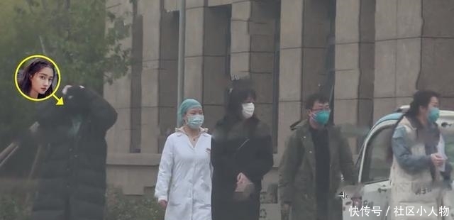 『 全副武装』携妈妈发热门诊检查，传闻辟谣来了，关晓彤母女全副武装