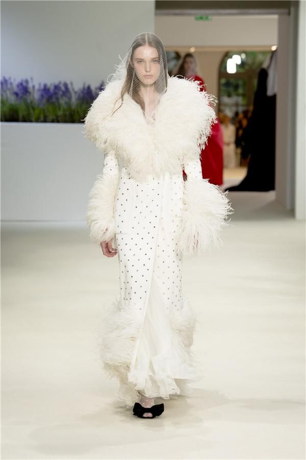 施华洛世奇闪耀詹巴迪斯塔瓦利2018秋冬高定时装秀