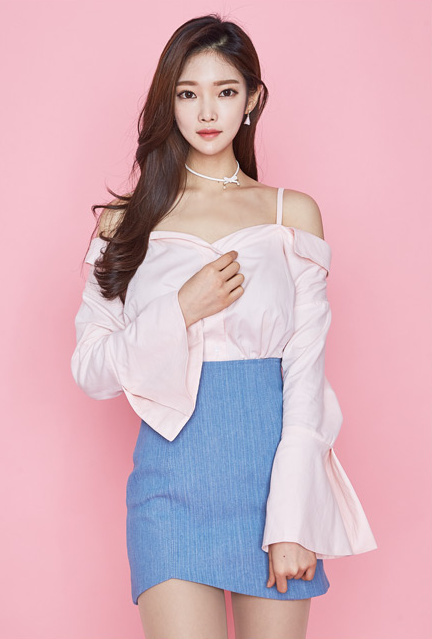 俏美可人的珠珠女神，精致穿搭清新又带范儿，纤长美腿要逆天了！