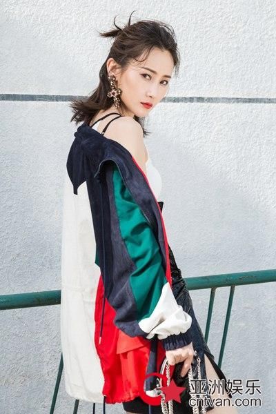 林鹏夏日街拍 职场街头率性切换