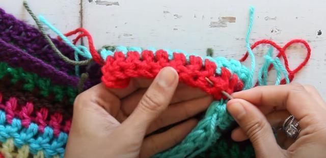  #融入#这样的钩针衫时尚又洋气，大胆融入自己喜欢的配色，彩虹衣教程