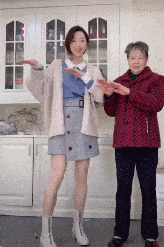 #竟然#中国奶奶们竟然都不知道自己这么时髦,孙女儿们都开始偷她们衣服穿了!