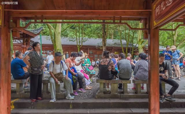 湖南张家界十里画廊，奇峰异石美如图画，是当地最会讲故事的景区