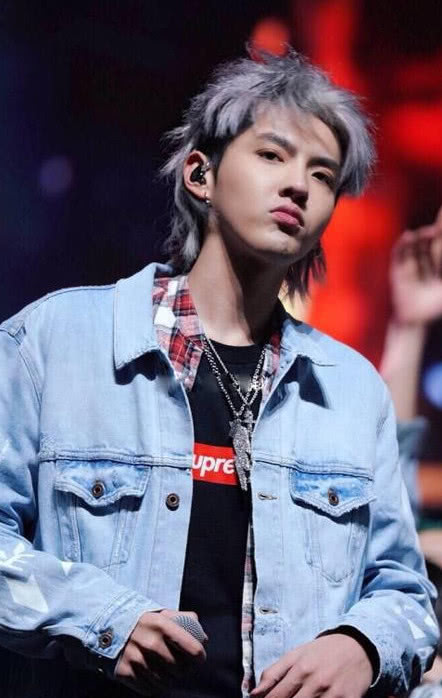 这丑绝人寰的发型终于有男星能轻松驾驭了,网友:不能理解的时尚