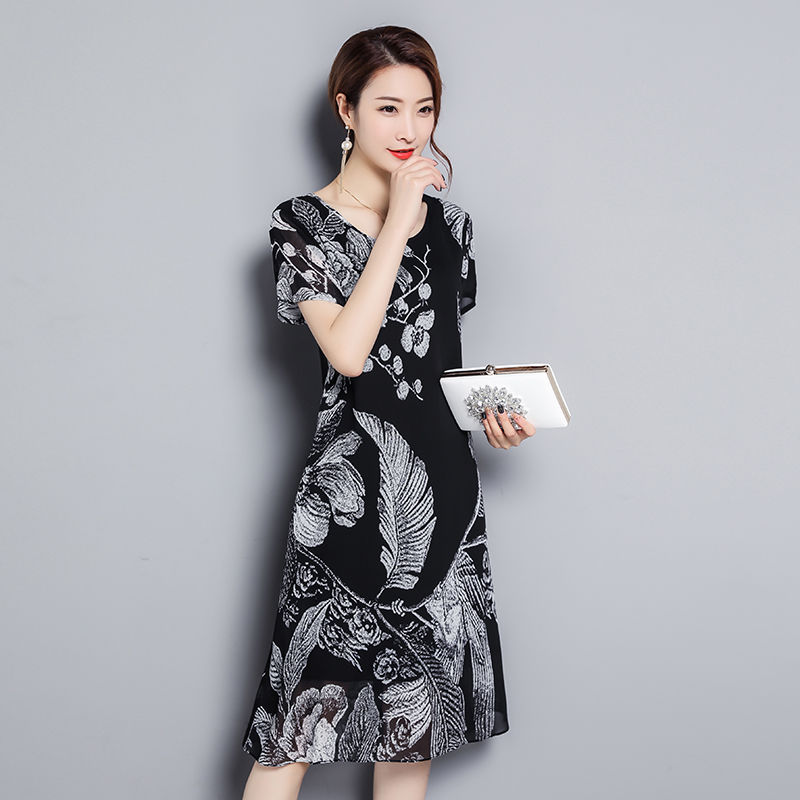 姐姐比我大5岁，她穿了这连衣裙，跟我逛街，别人都以为我是姐姐