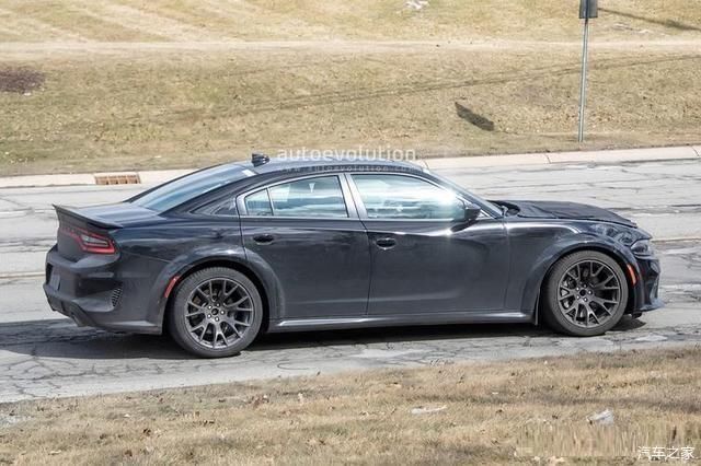  ＂sex_score＂:＂0＂道奇Charger Hellcat Redeye谍照曝光 马力超800匹