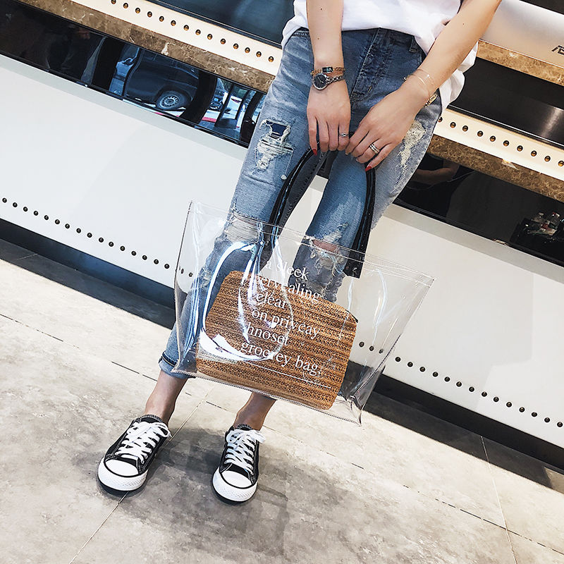 出门旅游看见好多美女都背了这样的包，稀罕坏了，一回来就下手了