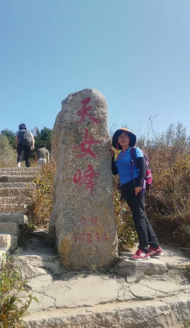 河北的小黄山，仅比泰山低一百多米，深秋是看红叶的最佳去处