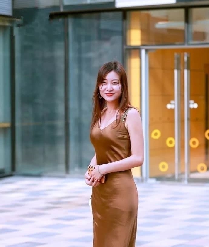  美丽■高跟鞋夏日这样搭配，让你显得时尚又美丽