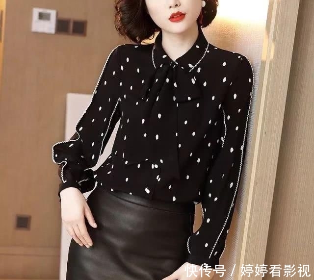  「不媚」三月开车自驾游，奥黛小衫＋风衣，不俗不媚，高雅特有女人味