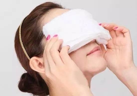  「脸部」女性贴面膜，敷前搞好2件事，敷后搞好3件事，消化吸收实际效果会更强！
