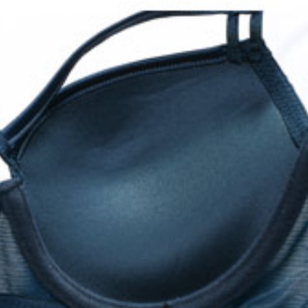 胸小的妹妹不要再去做胸部手术了，聚拢文胸帮你解决，给你自信