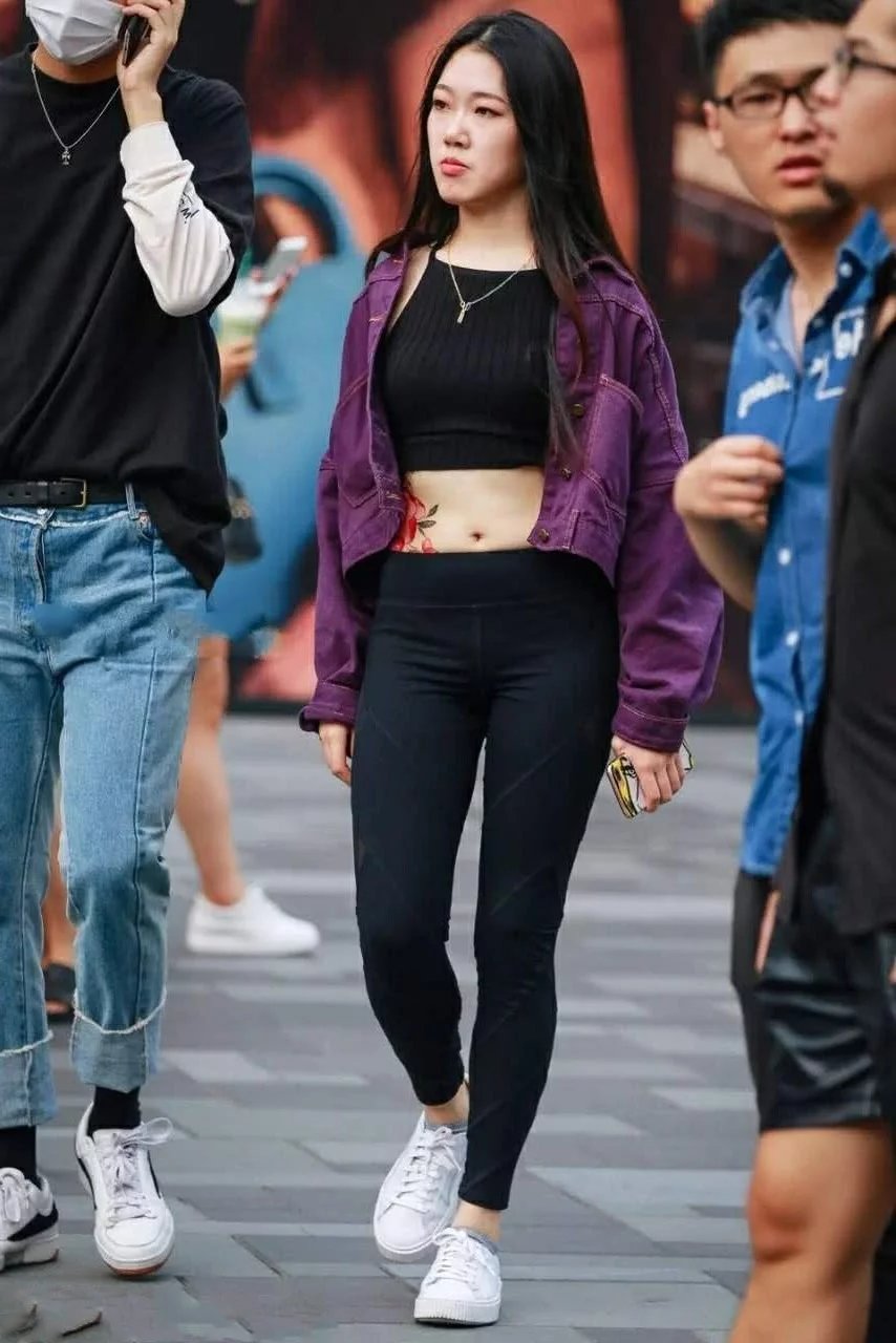 最萌身高差的情侣，小姐姐这身材很完美纹身非常靓眼