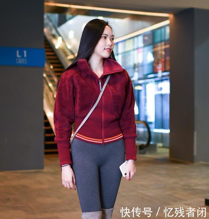 身材:街拍高挑的身材,窈窕的曲线,小姐姐的美精致又端庄
