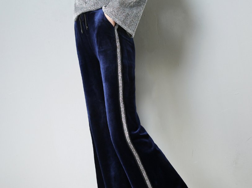 这才是早秋流行“小衫+半裙短小”,赶紧来看看下面女人,超美嫩