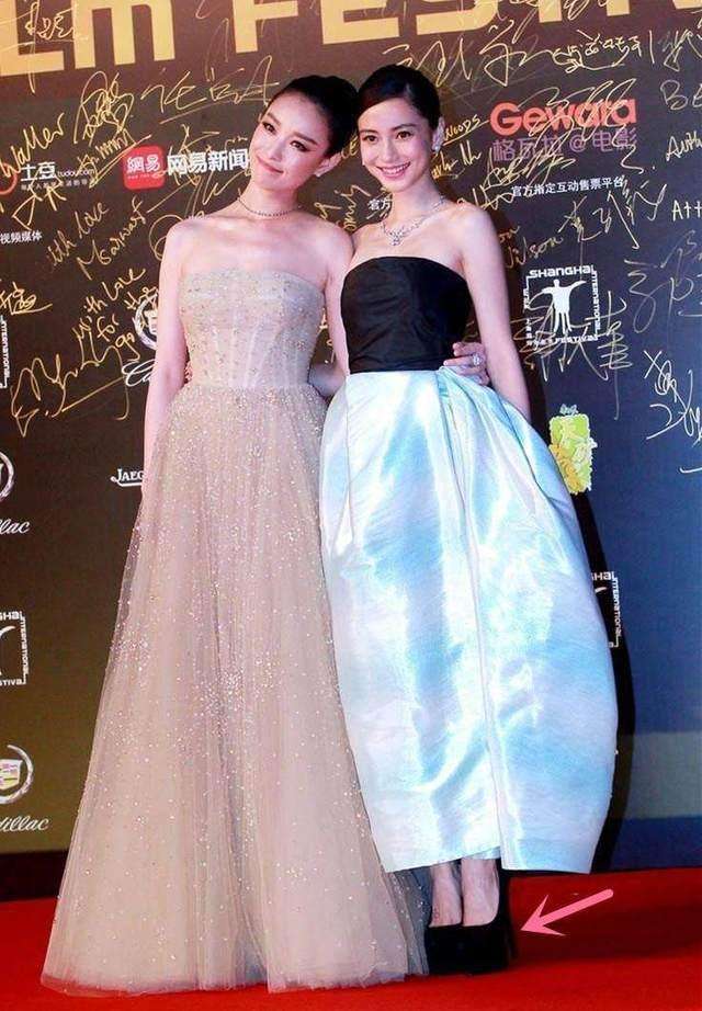 baby迷上驴蹄鞋! 连和迪丽热巴同台都不放过, 但是结果尴尬了