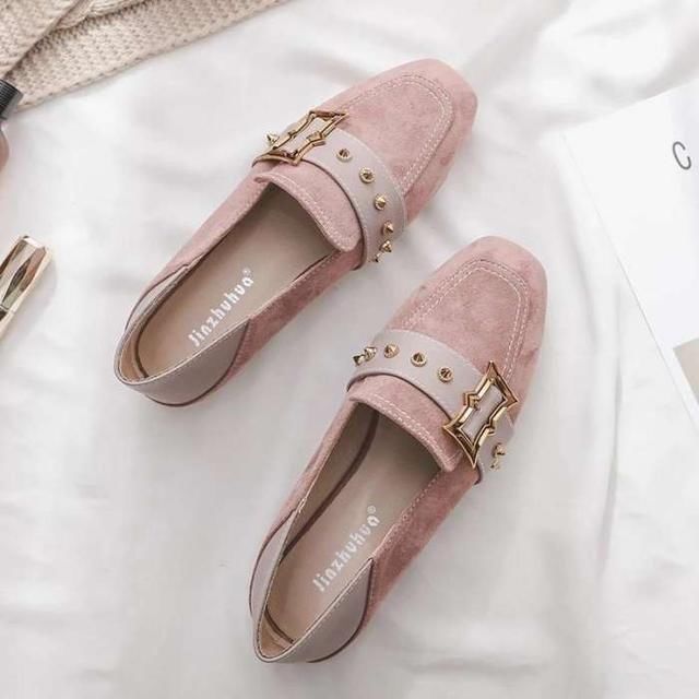 不要以为小个子就只能穿高跟鞋，这样的平底鞋比高跟鞋更显高！