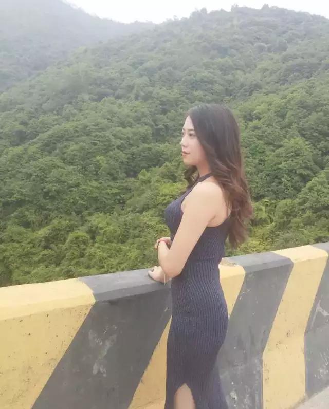 30多的成熟女人浓妆养眼，肉丝长腿才叫极品!