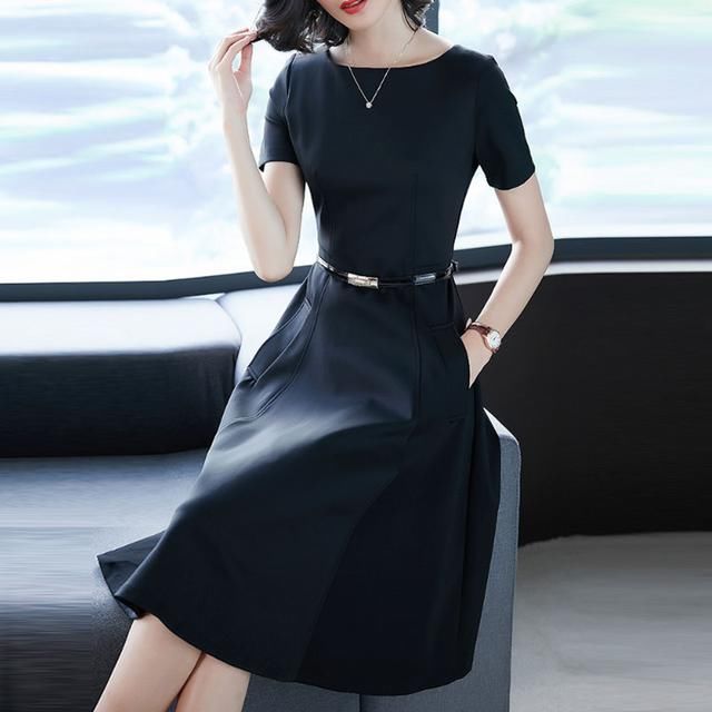 等到发工资!我一定要把这几款连衣裙都买上，既高级又显嫩