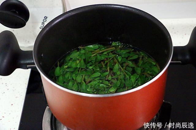 菜地一元一斤的它，每天加食盐洗脸，一周斑点消失，脸蛋亮白细嫩