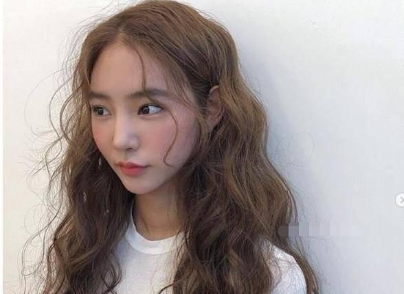  [个性]2020最火的头发颜色，长卷发绝对是最火的，有个性更洋气