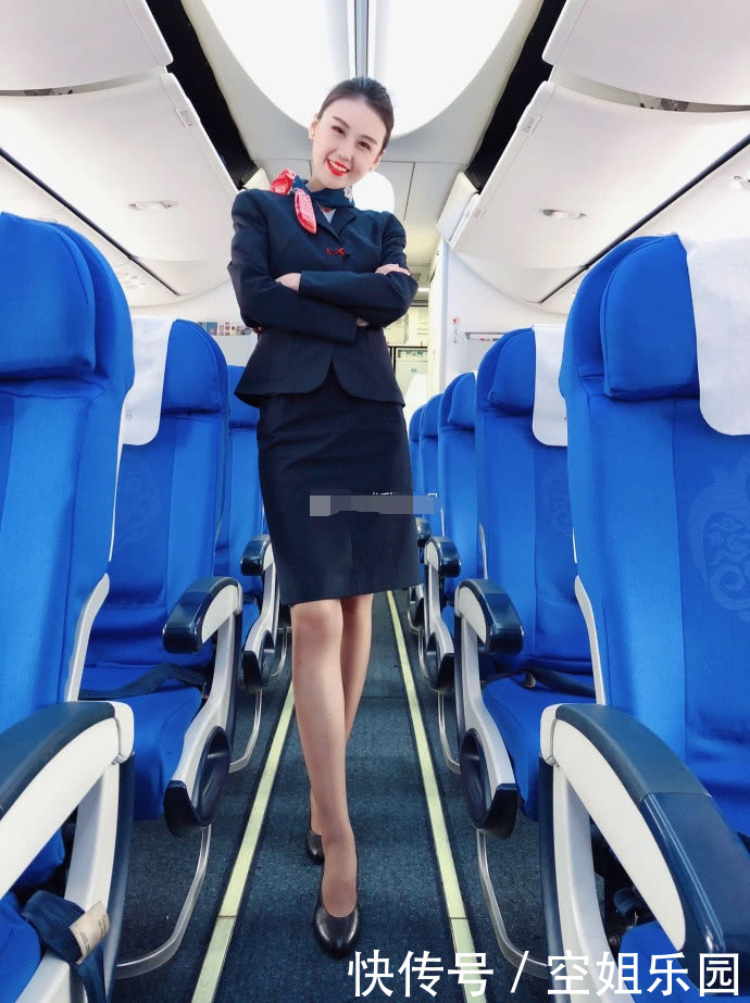 为何空姐在大街上，也喜欢穿着“制服”，网友：看完心疼了
