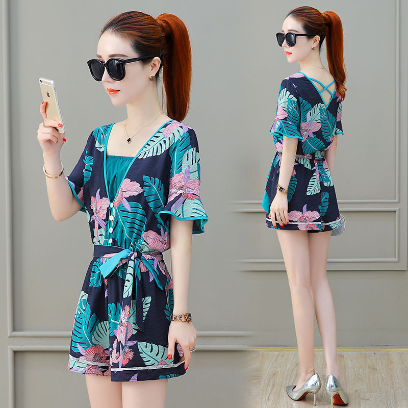 真是刮目相看!同学聚会，初恋女友穿这样“减龄”装，美的我后悔