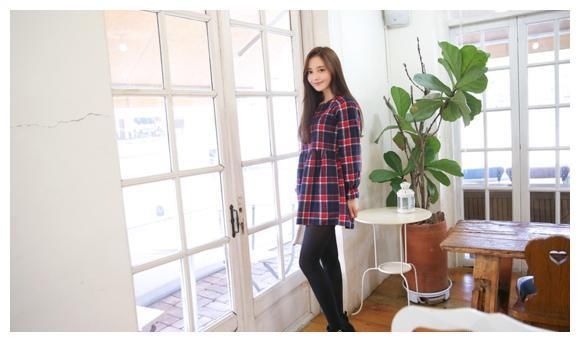 孙允珠黑丝袜：美腿细长，皮肤白皙！