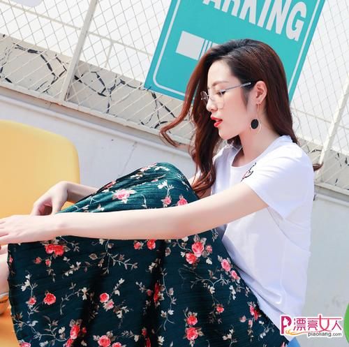  【半身裙】【尚】今年半身裙流行搭配这条上衣 刷新优雅女人味