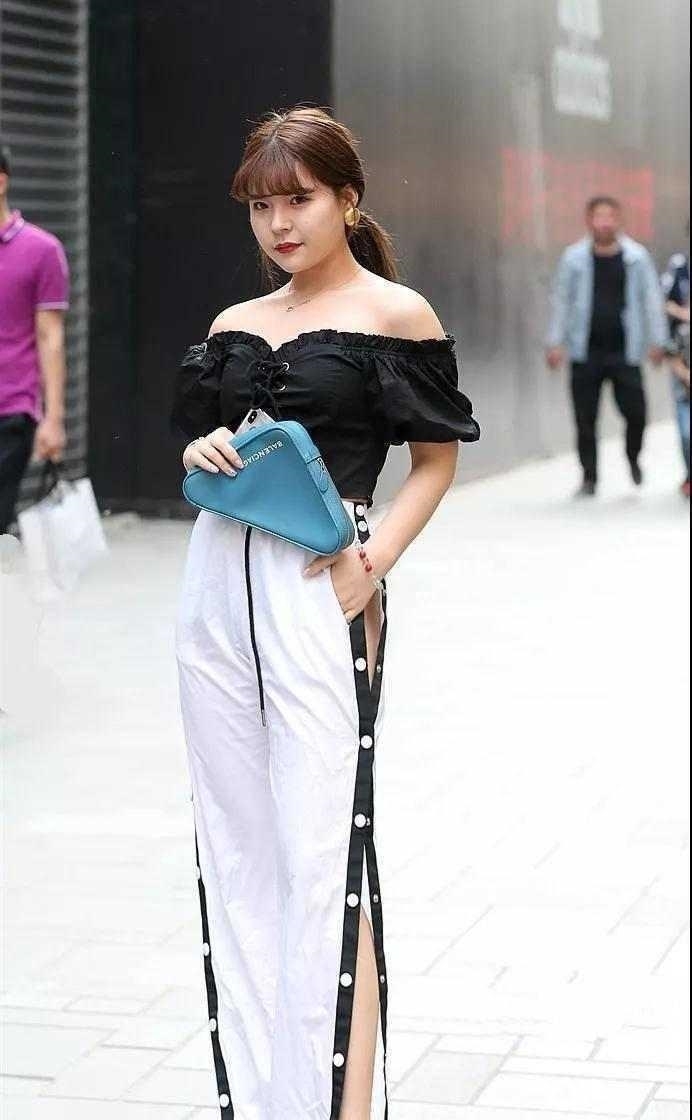  『美女』街拍：第三张姐姐，好性感，美女穿出好身材，大长腿来了！！