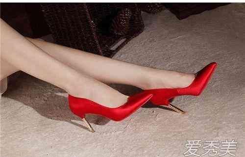 穿高跟鞋怎么走路 穿高跟鞋走路的正确姿势