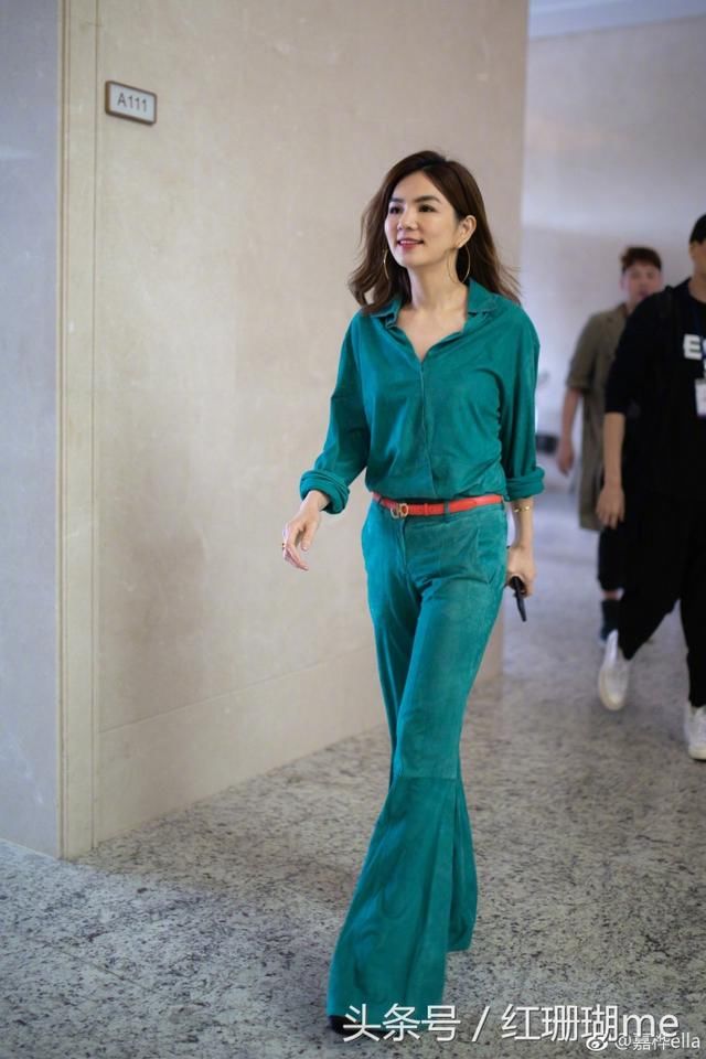 高颜值连体裤套装 当个冻龄女神不是梦 不让马伊琍陶虹专美