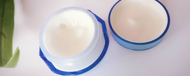  护肤品：敷睡眠面膜前需要擦护肤品吗