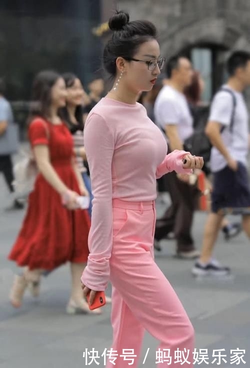  [女人]黑背心军装裤，霸道女总裁气质，彰显东方女人美