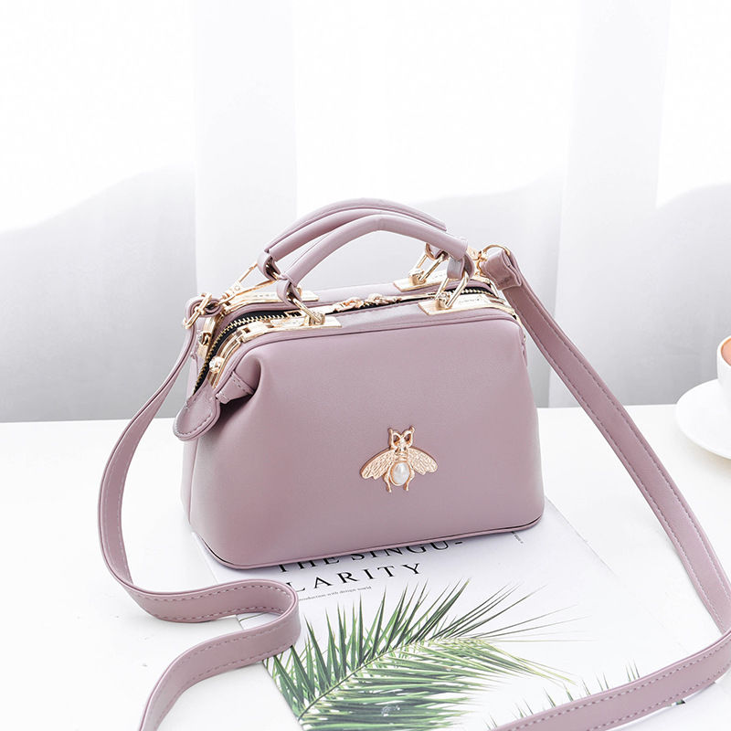 性感的老婆背上这大气的包，那身材真是 妩媚又妖娆啊