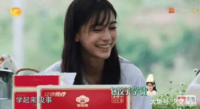 继杨颖假吃之后，又一女星重蹈覆辙，狂吃空碗看得尴尬癌都犯了