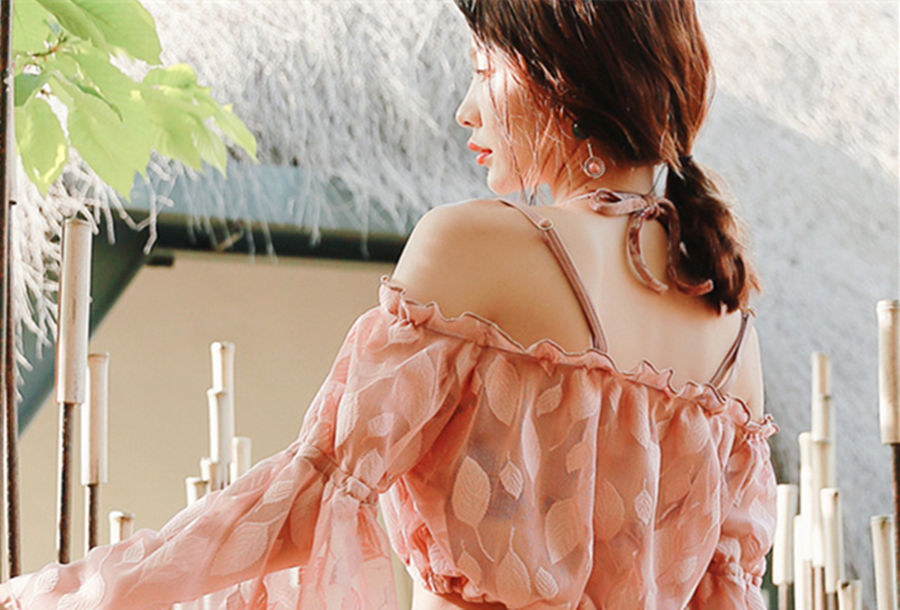 三伏天海边纳凉，比基尼+丁字裤，时尚清凉，秀出翘臀，美得爆哦