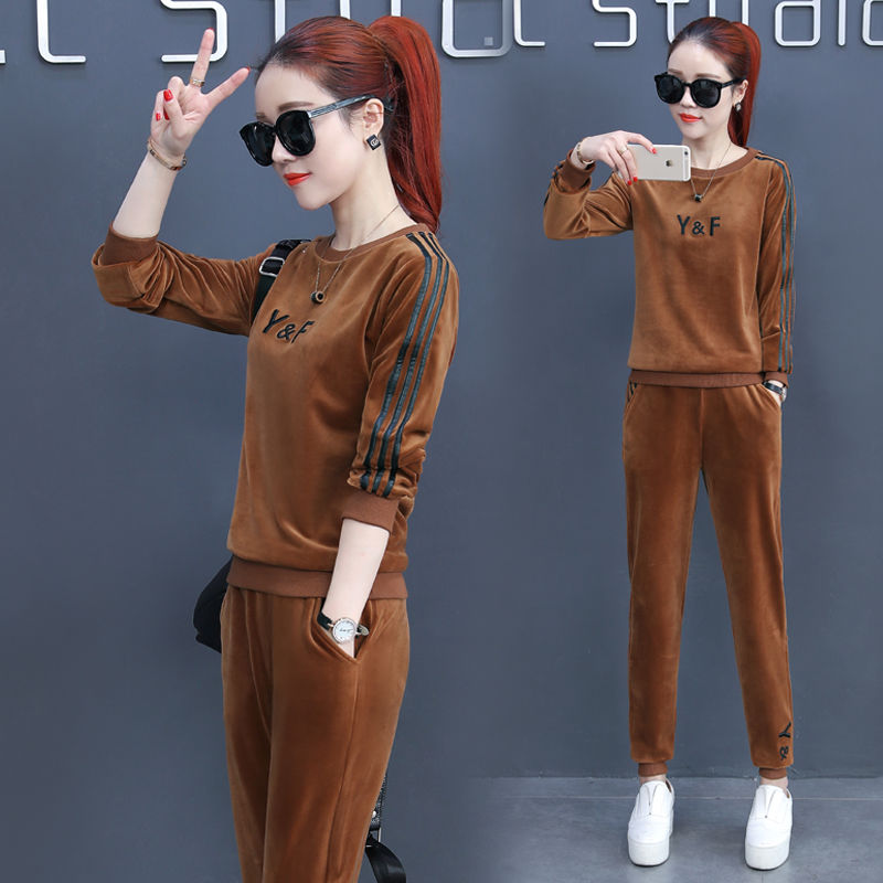 入秋了,老婆把连衣裙全扔了,买了5件秋套装,娇艳嫩美又显瘦