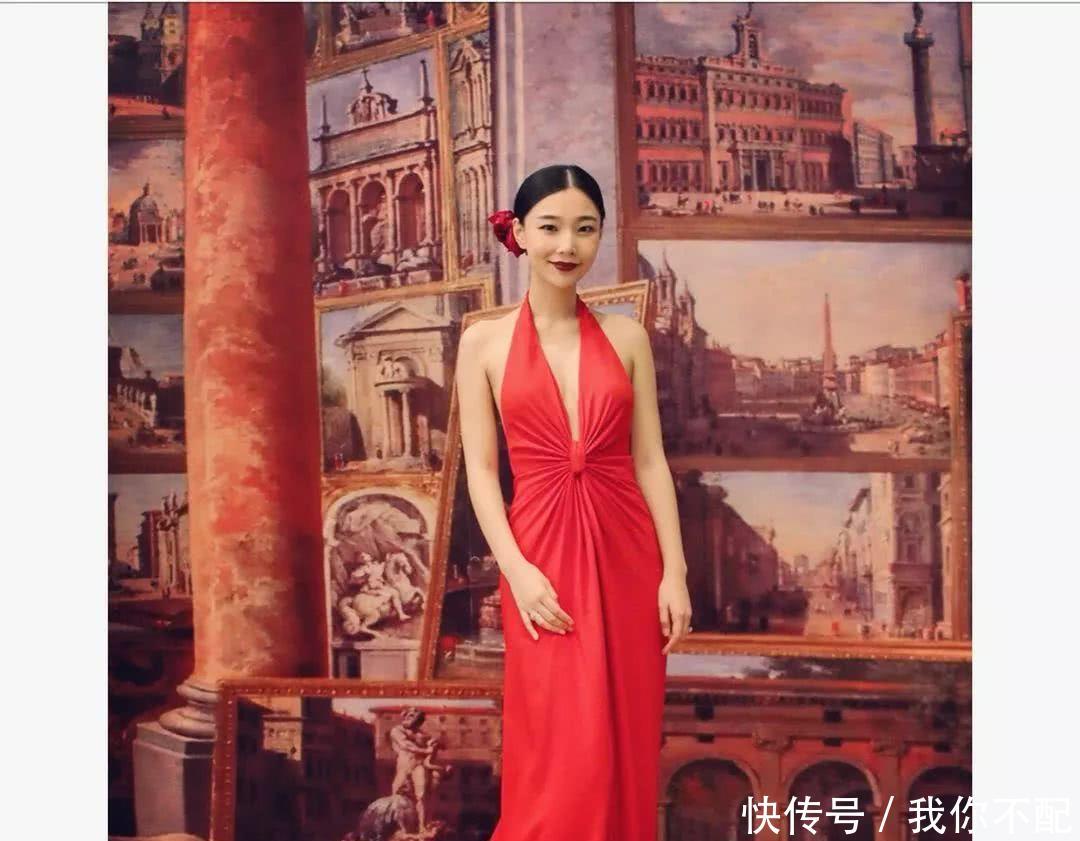  「来宾」她用一件其他新娘不会穿的婚纱，惊艳了在场所有的来宾