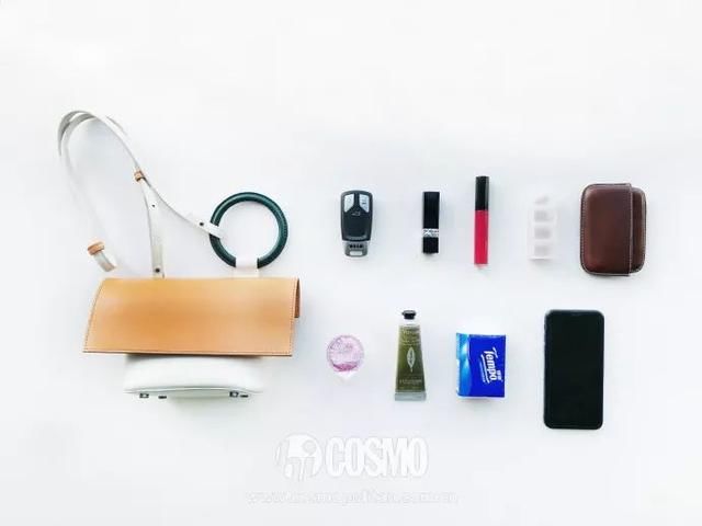 男朋友买了两个500块的包包送我,超开心!