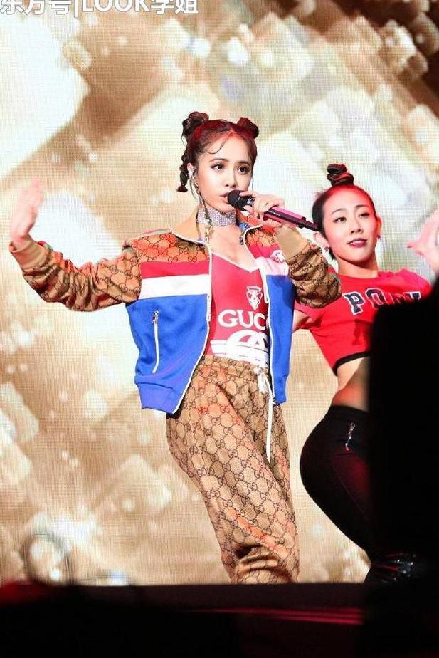 蔡依林为了美太拼了，哪吒头嫩回18岁，网友：身材好有料